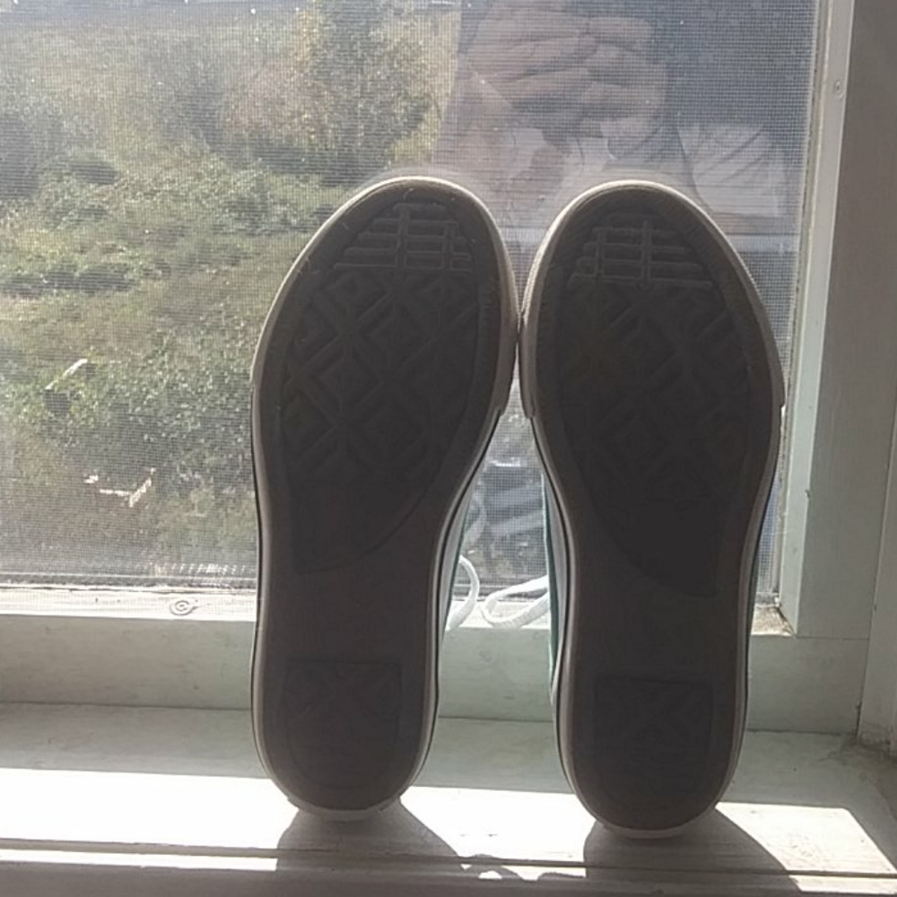 Converse - Picture 2 of 4